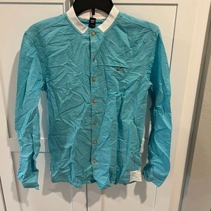 Long sleeve buttoned up shirt